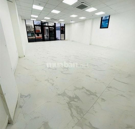 TOÀ NHÀ MỚI XÂY CÓ THANG MÁY, PCCC ĐẠT CHUẨN 