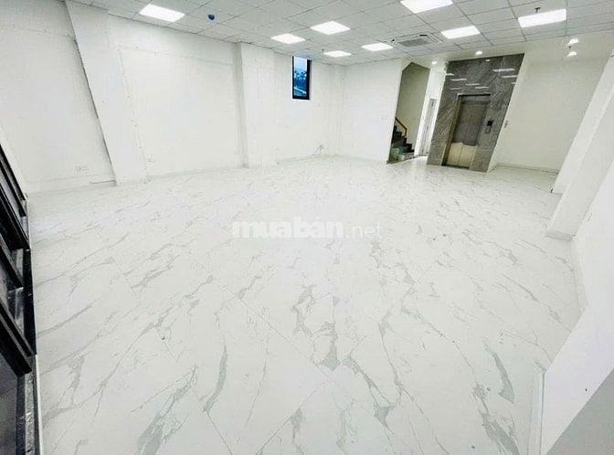 TOÀ NHÀ MỚI XÂY CÓ THANG MÁY, PCCC ĐẠT CHUẨN 