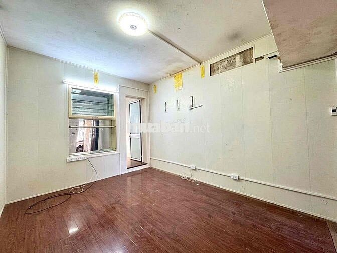 Bán nhà tập thể nguyên bản phố Quỳnh Mai 60m2 tầng 4 ô to đỗ giá 3.95