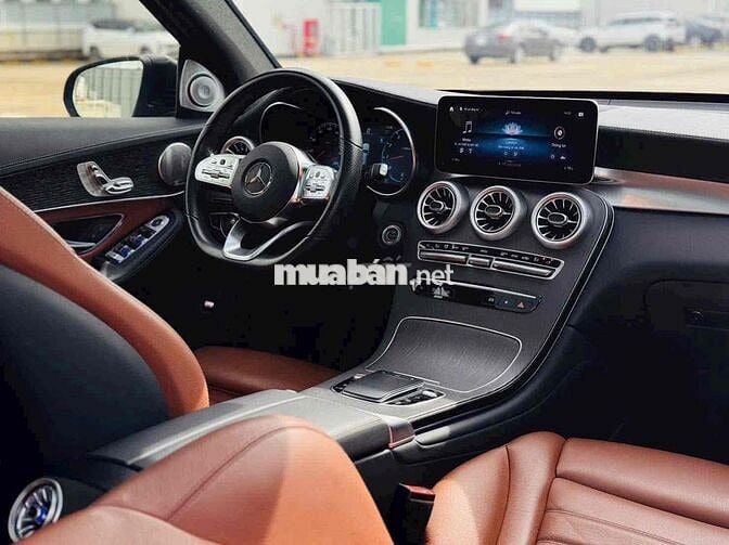 🔺 𝐌𝐄𝐑𝐂𝐄𝐃𝐄𝐒-𝐁𝐄𝐍𝐙 GLC300 4MATIC V1 SẢN XUẤT 2022