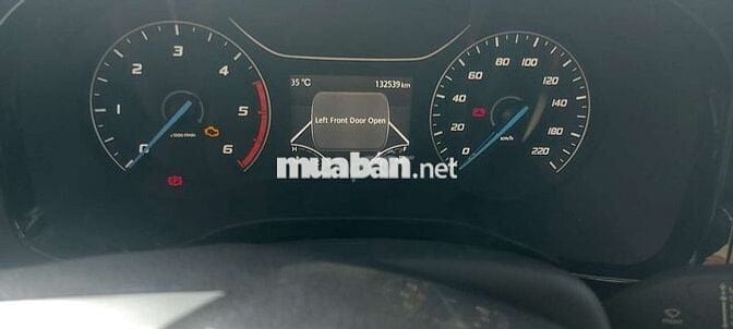 Cần bán một chiếc xe ford transit