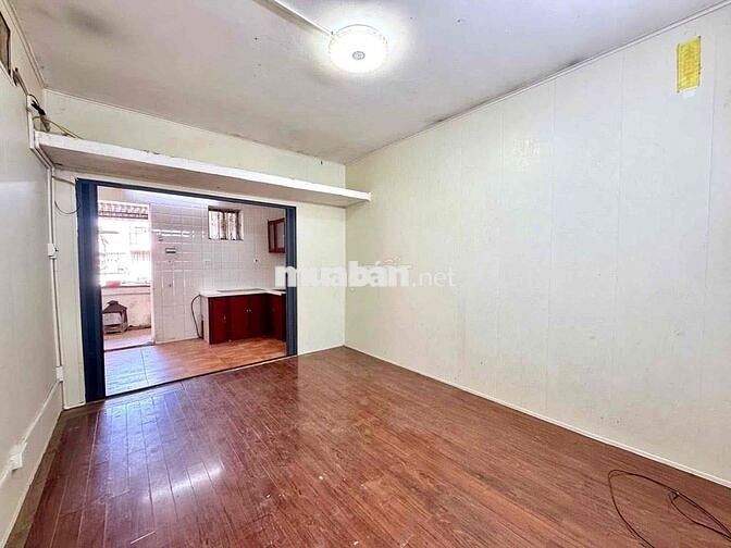 Bán nhà tập thể nguyên bản phố Quỳnh Mai 60m2 tầng 4 ô to đỗ giá 3.95