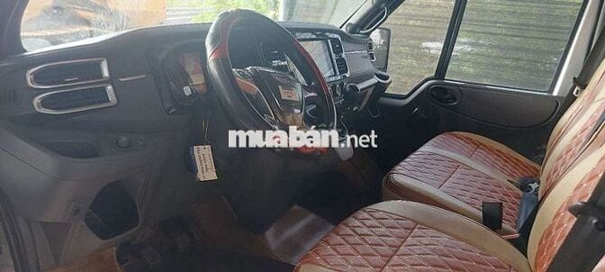 Cần bán một chiếc xe ford transit