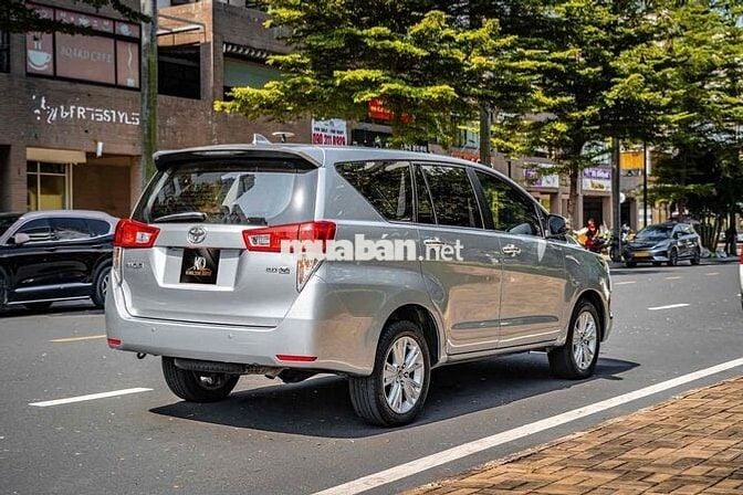 Toyota Innova 2017 2.0V Bạc 55.000 km
