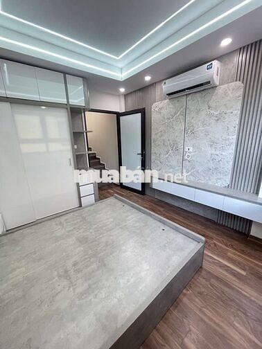 Ô tô đỗ cửa, qua nhà- trung tâm cầu giấy- xây mới- ở ngay