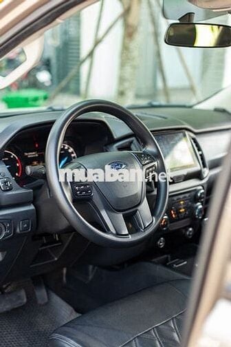 Ford Ranger XLS 4x2 AT 2022 Vàng cát 45000 km