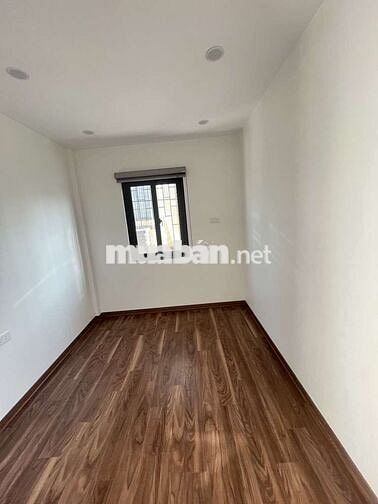 Ô tô đỗ cửa, qua nhà- trung tâm cầu giấy- xây mới- ở ngay