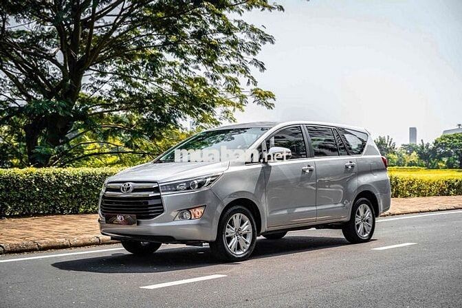 Toyota Innova 2017 2.0V Bạc 55.000 km