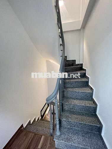 Ô tô đỗ cửa, qua nhà- trung tâm cầu giấy- xây mới- ở ngay