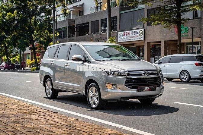 Toyota Innova 2017 2.0V Bạc 55.000 km