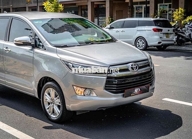 Toyota Innova 2017 2.0V Bạc 55.000 km