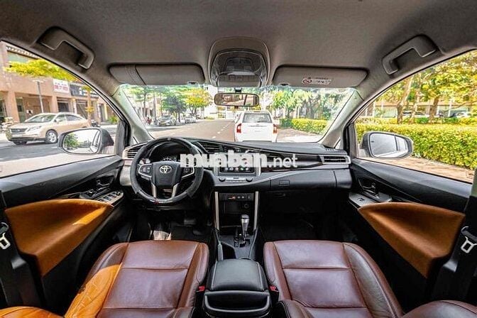 Toyota Innova 2017 2.0V Bạc 55.000 km