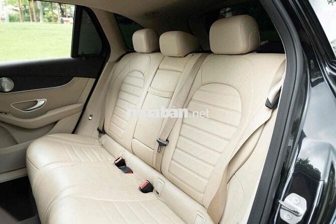 Mercedes Benz GLC 2017 300 4Matic - 74000 km