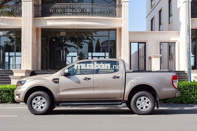 Ford Ranger XLS 4x2 AT 2022 Vàng cát 45000 km