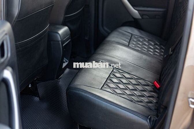 Ford Ranger XLS 4x2 AT 2022 Vàng cát 45000 km