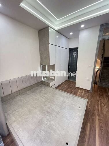 Ô tô đỗ cửa, qua nhà- trung tâm cầu giấy- xây mới- ở ngay