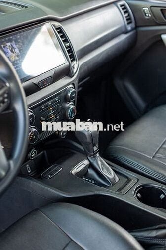 Ford Ranger XLS 4x2 AT 2022 Vàng cát 45000 km