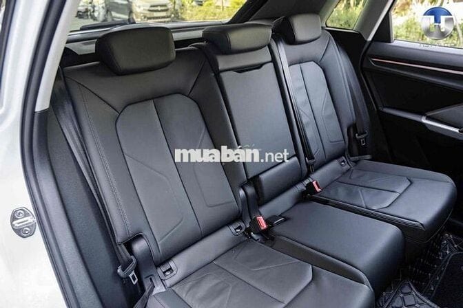 Audi Q3 Model 2025 35 TFSI - 5000 km