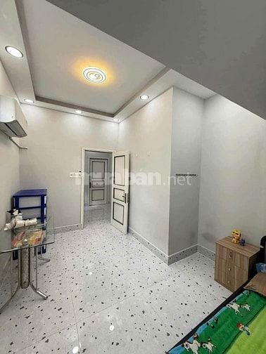 Cho thuê nhà 2 mặt tiền Đội Cung, P.8, Q.11 giá 16tr