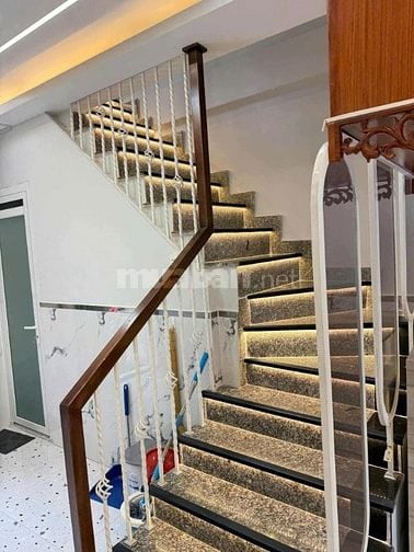 Cho thuê nhà 2 mặt tiền Đội Cung, P.8, Q.11 giá 16tr