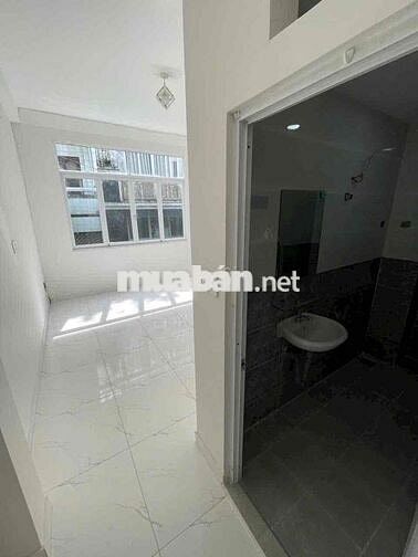 Nhà Mới Đẹp Đường Phú Thọ , DT: 4x15m, 2lầu 4PN 5WC