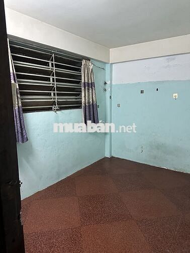 phòng lẩu một nhà đúc có cửa sổ 12m2