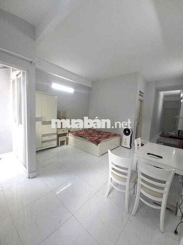 Cho Thuê Căn Hộ Studio Ban Công Cửa Sổ Thang Máy Full NT Ở CMT8 Quận 3