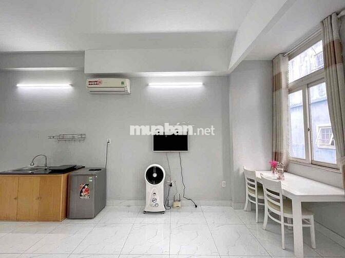 Cho Thuê Căn Hộ Studio Ban Công Cửa Sổ Thang Máy Full NT Ở CMT8 Quận 3