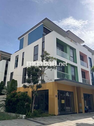 Nhà phố liền kề có sân vườn sổ đỏ chính chủ