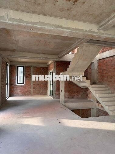 Nhà phố liền kề có sân vườn sổ đỏ chính chủ