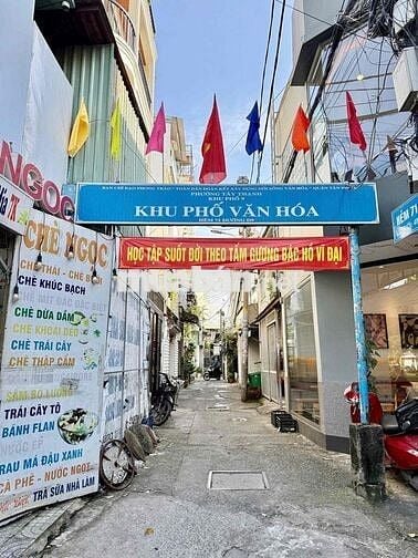 nhà hiếm sổ riêng 2 lầu đường D9