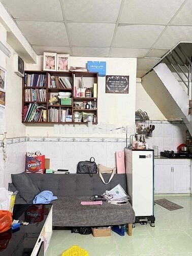 nhà hiếm sổ riêng 2 lầu đường D9