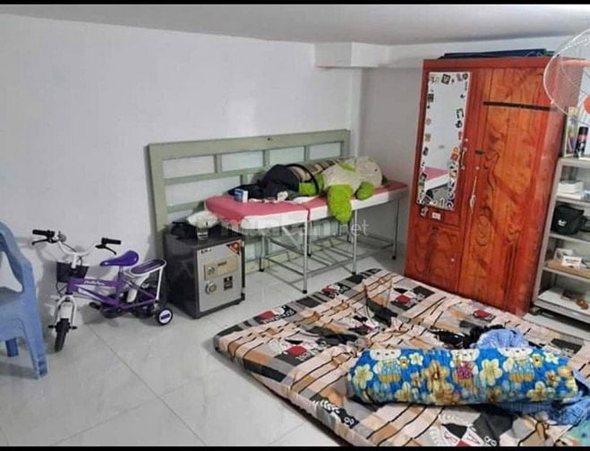 Bán gấp nhà góc 2 mặt tiền ngay chợ Bình Chánh, 5mx17m, giá 970 triệu