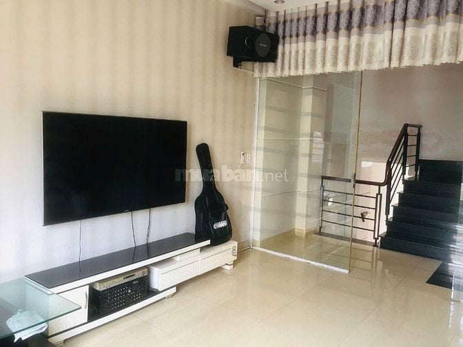 Cho thuê nhà nguyên căn 3 tầng , 5pn  , đường ô tô , 