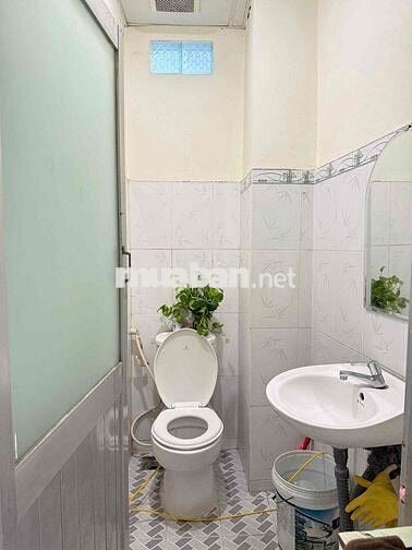 nhà hiếm sổ riêng 2 lầu đường D9