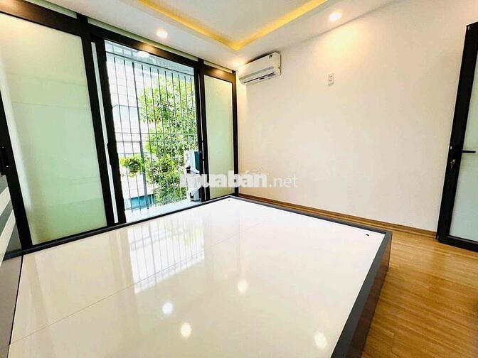 TẬP THỂ QUÂN ĐỘI - 120 HOÀNG QUỐC VIỆT - NHÀ ĐẸP - LÔ GÓC 2 THOÁNG