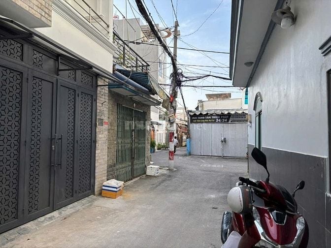 Chính chủ cho thuê nhà nguyên căn, 1 trệt, 1 lầu, 2 pn có máy lạnh.