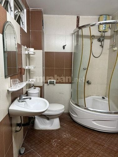 Chính chủ cho thuê nhà nguyên căn, 1 trệt, 1 lầu, 2 pn có máy lạnh.