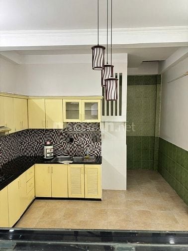 Chính chủ cho thuê nhà nguyên căn, 1 trệt, 1 lầu, 2 pn có máy lạnh.