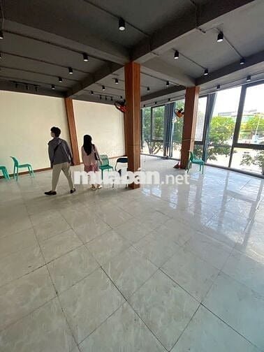 Cho thuê 2 tầng Nguyễn Hữu Thọ 70m2 trống suốt