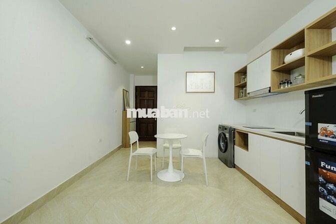 1N1K Mặt Phố Hoàng Văn Thái – 45m², máy giặt riêng, ô tô đỗ cửa