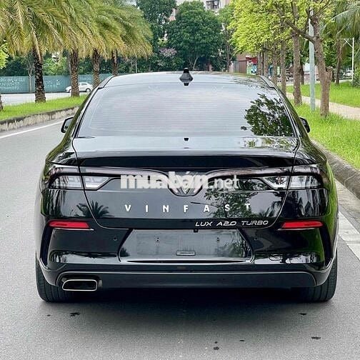Vinfast Lux A2.0 2022 Base 30000 km Đen