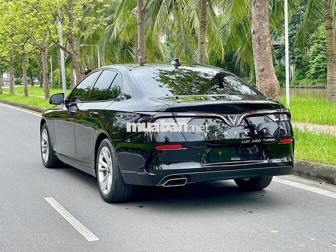 Vinfast Lux A2.0 2022 Base 30000 km Đen