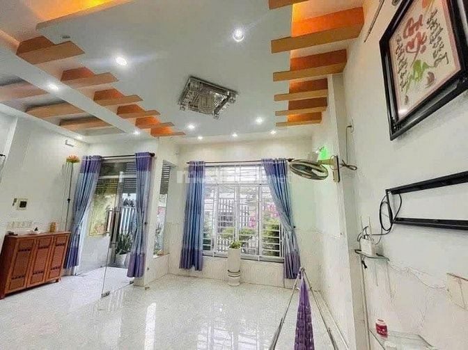 Thanh lý nhà hẻm 1/ đường trước nhà 3m gần chợ Bình Chánh. Giá 1tỷ2.