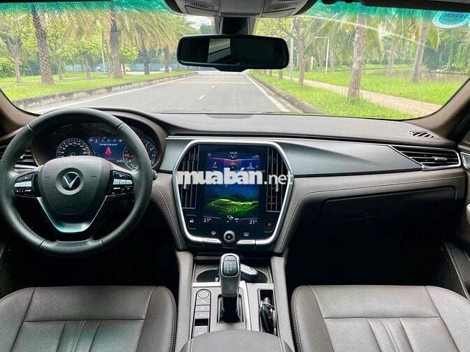 Vinfast Lux A2.0 2022 Base 30000 km Đen