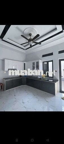 Bán nhà phú hòa. 1 trệt 2 lầu 4 phòng ngủ, 3 vệ sinh. Giá cần bán