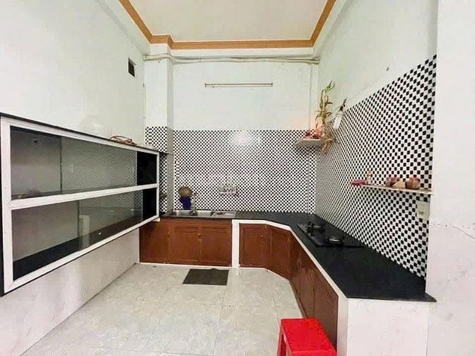 Thanh lý nhà hẻm 1/ đường trước nhà 3m gần chợ Bình Chánh. Giá 1tỷ2.