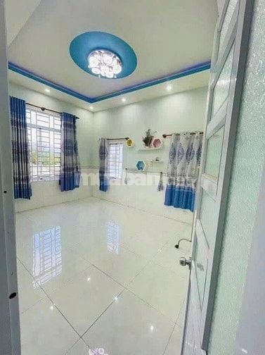 Thanh lý nhà hẻm 1/ đường trước nhà 3m gần chợ Bình Chánh. Giá 1tỷ2.