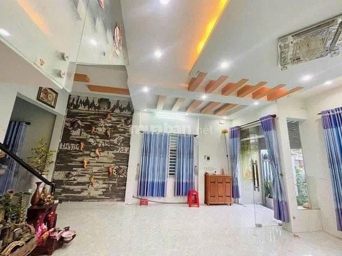 Thanh lý nhà hẻm 1/ đường trước nhà 3m gần chợ Bình Chánh. Giá 1tỷ2.