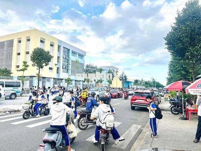 720TR ĐẤT ĐẸP GIÁ RẺ LAI UYÊN BÀU BÀNG 150M2-SHR GẦN THCS LAI UYÊN